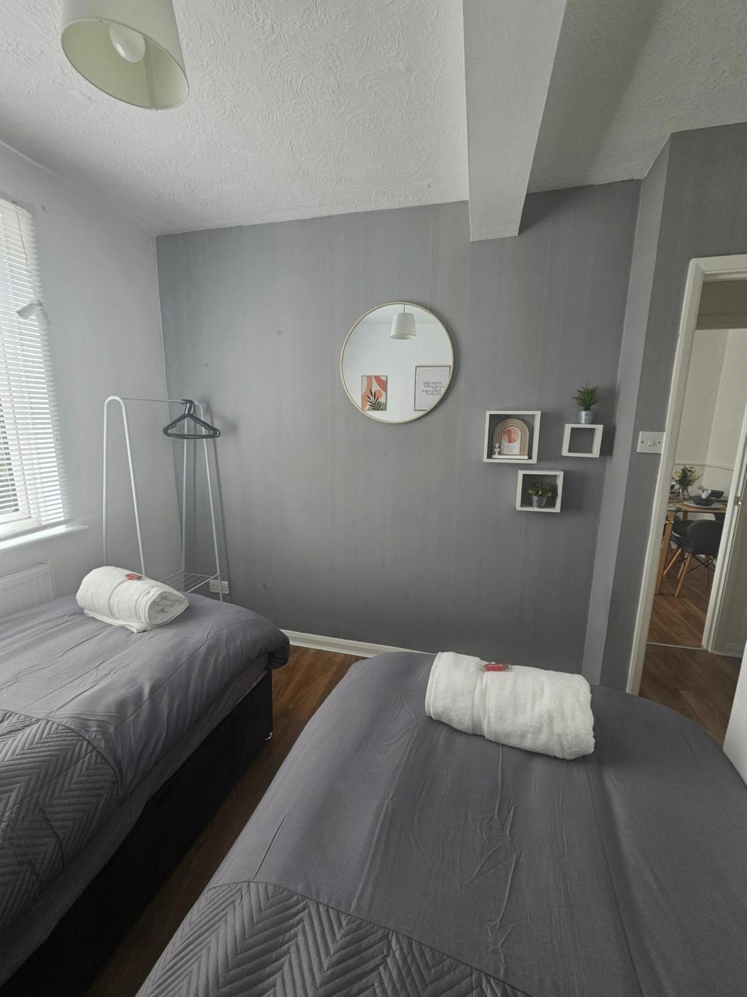 St Albans City Stays - Near Luton Airport - St Albans Abbey & City Train Station - Close To London- Harry Potter World - The Odyssey Cinema - Abbey Cathedral- Contractors I Business I Leisure- Sleeps Upto 6 People Exterior foto